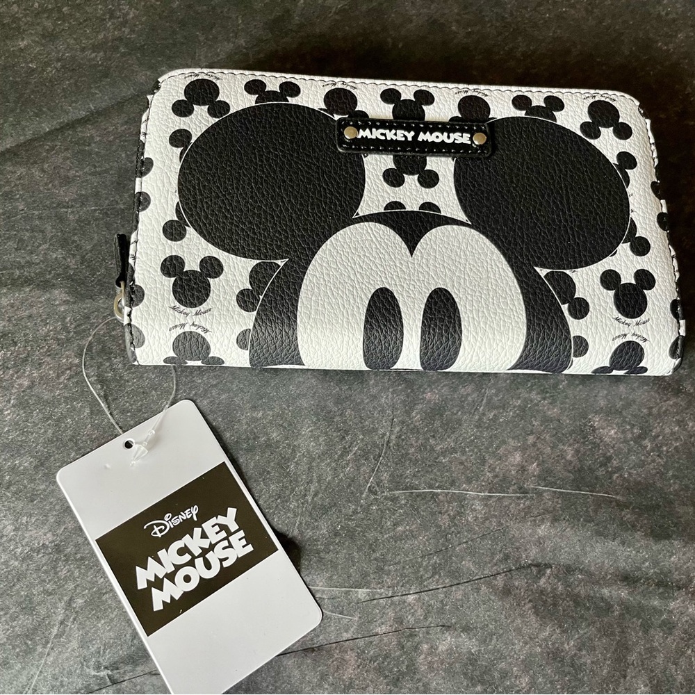 NWT Disney Mickey Mouse Wristlet Wallet Black and White Mickey head design